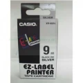 Taśma Casio XR-9SR1 do drukarek etykiet 9mm x 8m czarny nadruk/ srebrne tło (XR-9SR1)